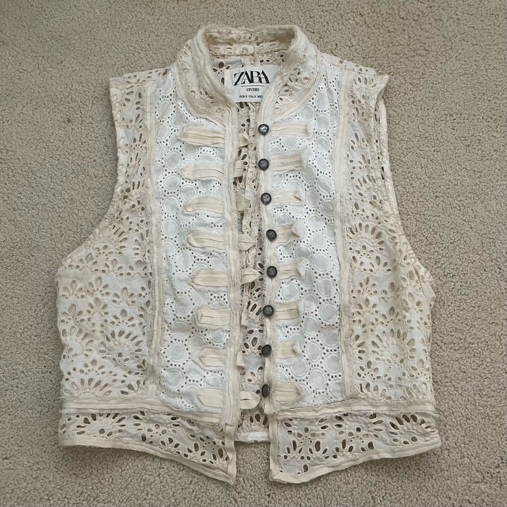 Zara Eyehole Botton Up Top Size Small